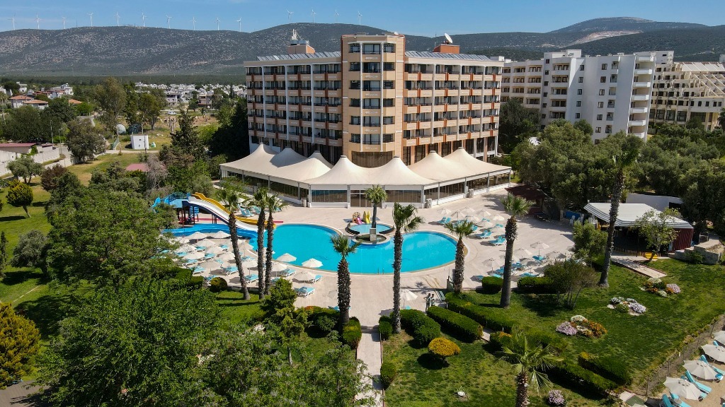 The Holiday Resort Hotel